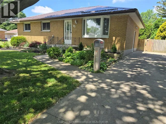 83 HOLLAND AVENUE, Chatham, Ontario N7M2C8
