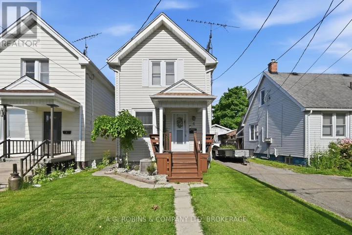 4 CLIFFORD AVENUE, Welland (Broadway), Ontario L3C2G1