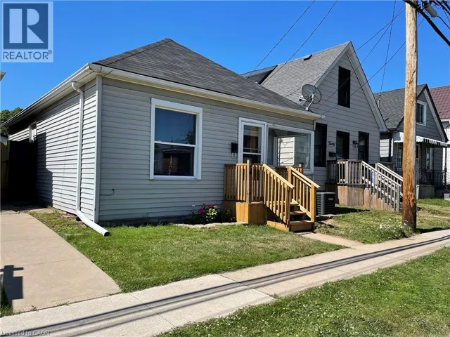 24 VANSITMART Avenue, Hamilton, Ontario L8H3A3