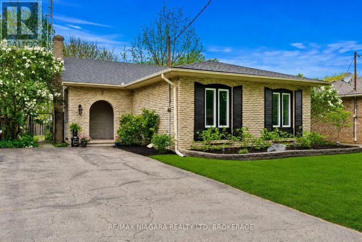 7 AMEER DRIVE, St. Catharines (Lakeshore), Ontario L2N3S9