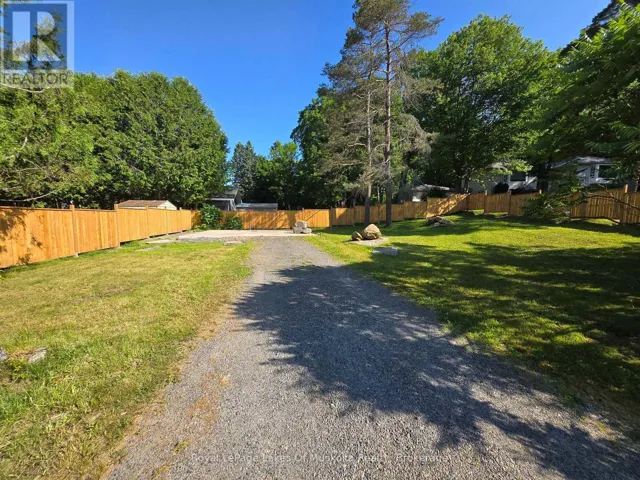 11 SILVER STREET, Huntsville, Ontario P1H1M2