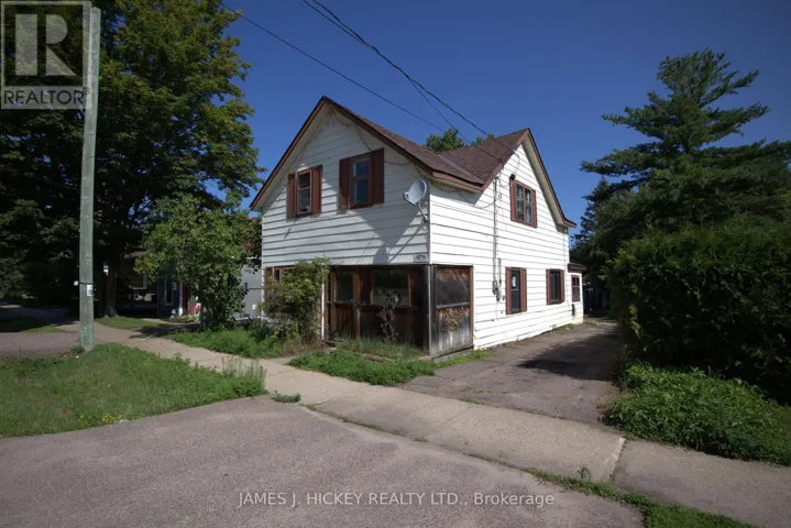 979 LEA STREET, Pembroke, Ontario K8A6H9