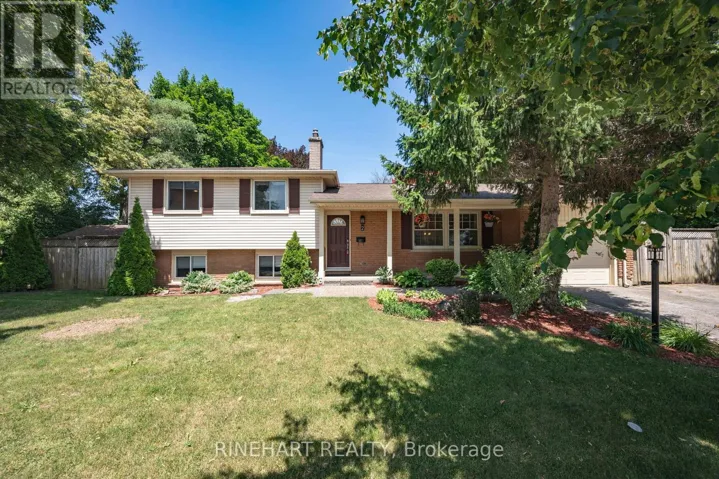2 LLOYD MANOR CRESCENT, London North (North M), Ontario N6H3Z3