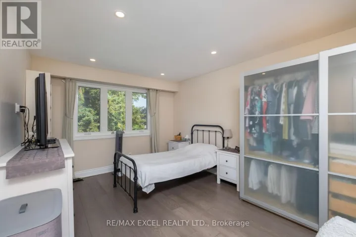 9 APPLEGATE CRESCENT, Toronto (Hillcrest Village), Ontario M2H2R5