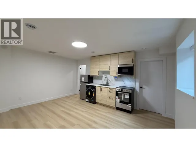 4 1536 DUTHIE AVENUE, Burnaby, British Columbia V5A2R6
