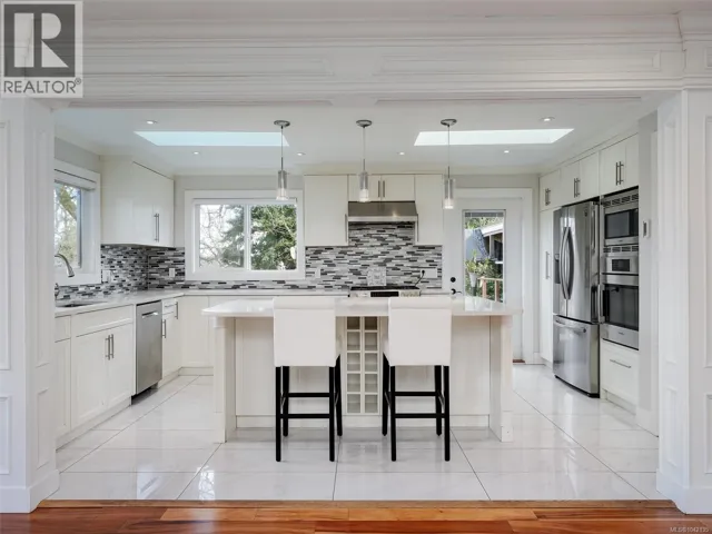 4081 Cedar Hill Rd, Saanich, British Columbia V8N3C2