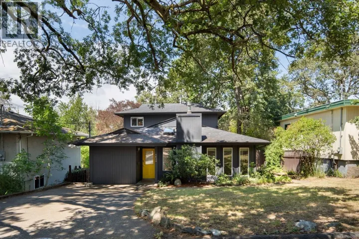 1630 Christmas Ave, Saanich, British Columbia V8P2X2