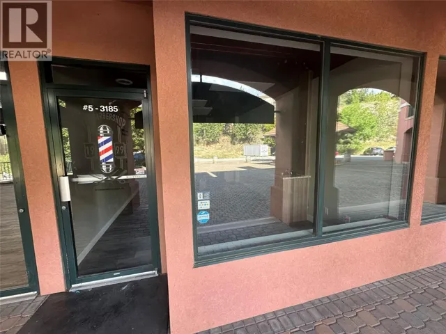 3185 Via Centrale Drive Unit# 5, Kelowna, British Columbia V1V2A7