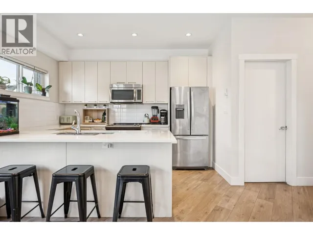 205 7180 BARNET ROAD, Burnaby, British Columbia V5A1C8
