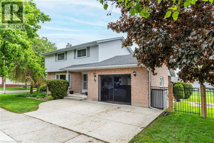 31 BLACKFRIAR Lane, Brantford, Ontario N3R7M2