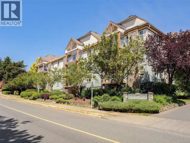 210 494 Marsett Pl, Saanich, British Columbia V8Z7J1