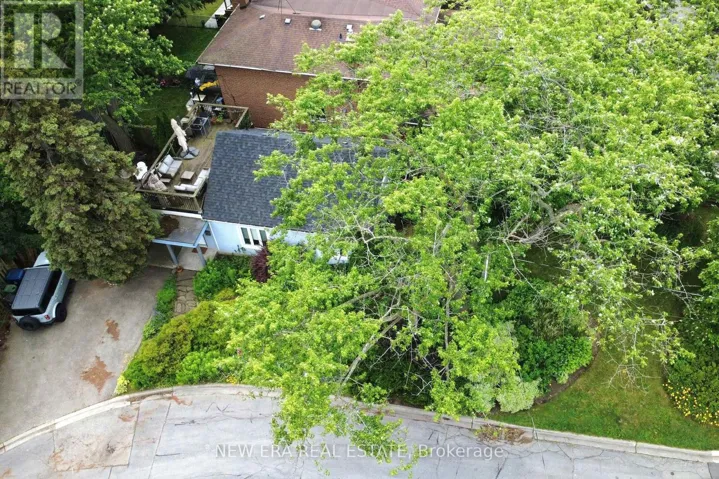 2 FOCH AVENUE, Toronto (Alderwood), Ontario M8W3W8