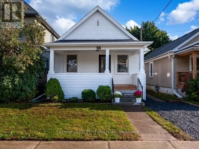 98 PLEASANT AVENUE, St. Catharines (Downtown), Ontario L2R1Y1