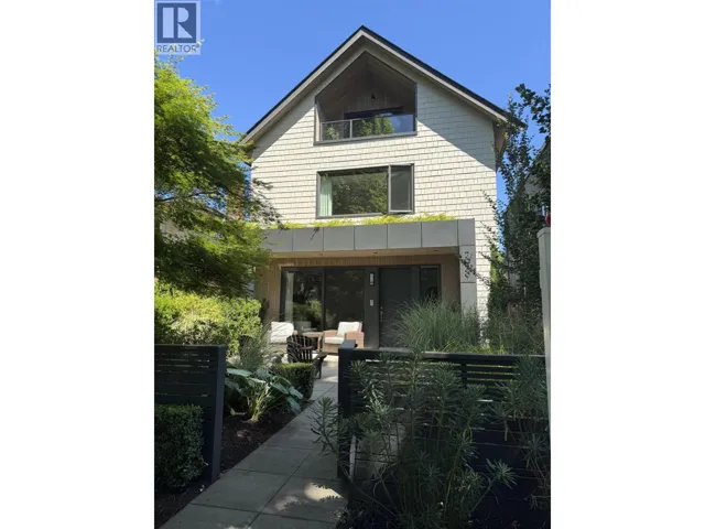 2939 W 15TH AVENUE, Vancouver, British Columbia V6K3A2