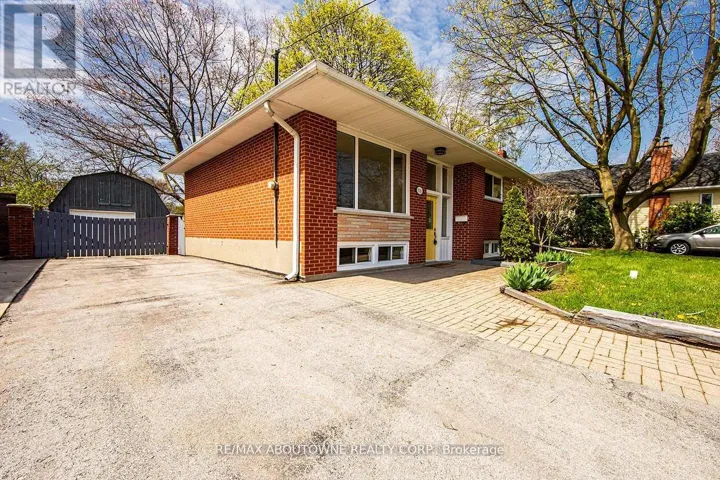 530 LEES LANE, Oakville (WO West), Ontario L6L4T4