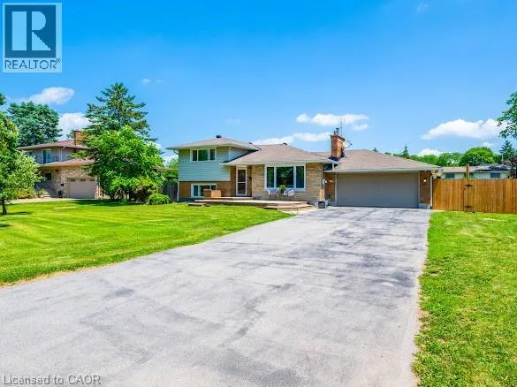 16 WOODMOUNT Drive, St. Catharines, Ontario L2T2X9