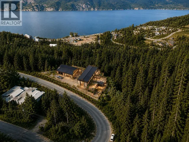 1121 COPPER DRIVE, Squamish, British Columbia V8B1J2