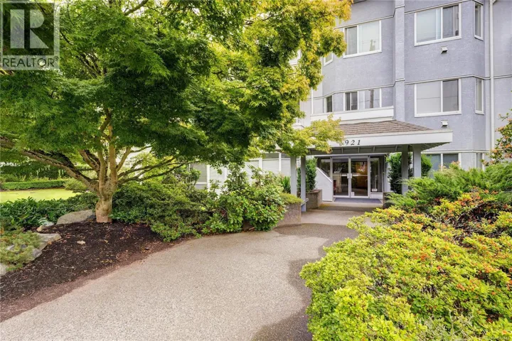 308 3921 Shelbourne St, Saanich, British Columbia V8P4H9