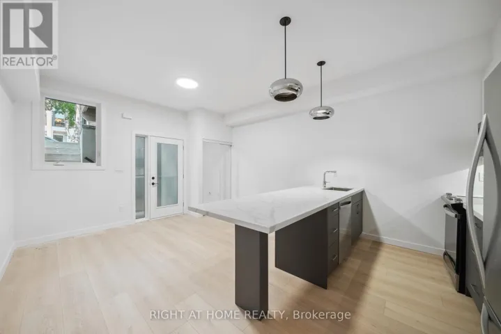 1 - 367 HOWLAND AVENUE, Toronto (Casa Loma), Ontario M5R3C1