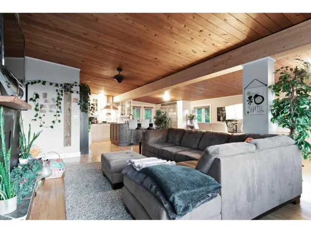 Upper House 5958 182 STREET, Surrey, British Columbia V3S4M7