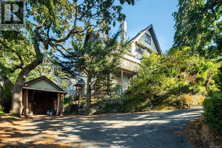 1043/1045 Belmont Ave, Victoria, British Columbia V8S3T4