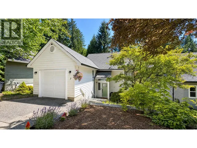 7 MAUDE COURT, Port Moody, British Columbia V3H4E7