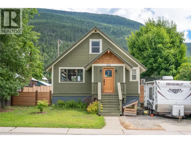412 Third Street E, Revelstoke, British Columbia V0E2S0