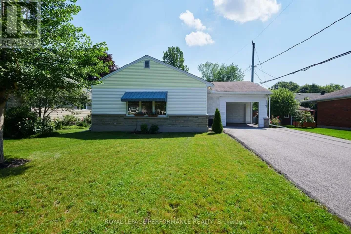 2243 HILLARY AVENUE, Ottawa, Ontario K1H7H7