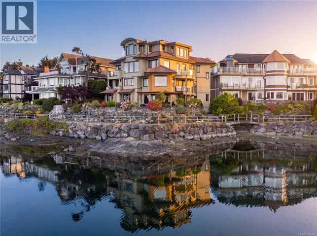 201 9949 Third St, Sidney, British Columbia V8L3B1