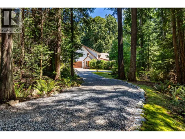 1484 HENDERSON AVENUE, Roberts Creek, British Columbia V0N2W2
