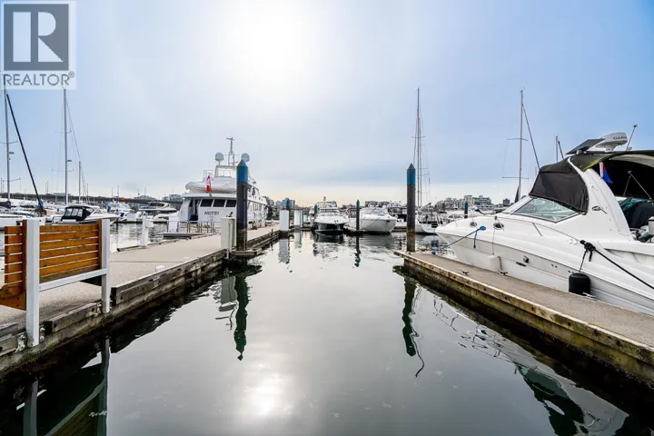 D7 1088 MARINASIDE CRESCENT, Vancouver, British Columbia V6Z3C4