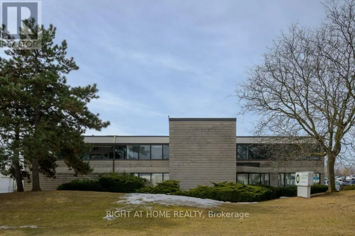 GROUND FLOOR - 916 GATEWAY DRIVE, Burlington (Industrial Burlington), Ontario L7L5K7