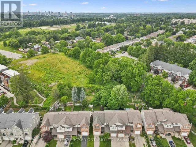 69 WOOLWICH STREET, Kitchener, Ontario N2K1S2