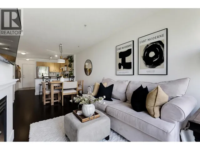 323 332 LONSDALE AVENUE, North Vancouver, British Columbia V7M3M5