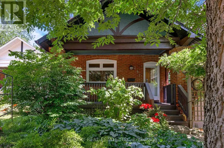 247 GAINSBOROUGH ROAD, Toronto (Woodbine Corridor), Ontario M4L3C4