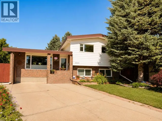 2220 42 Street S, Lethbridge, Alberta T1K4Y8