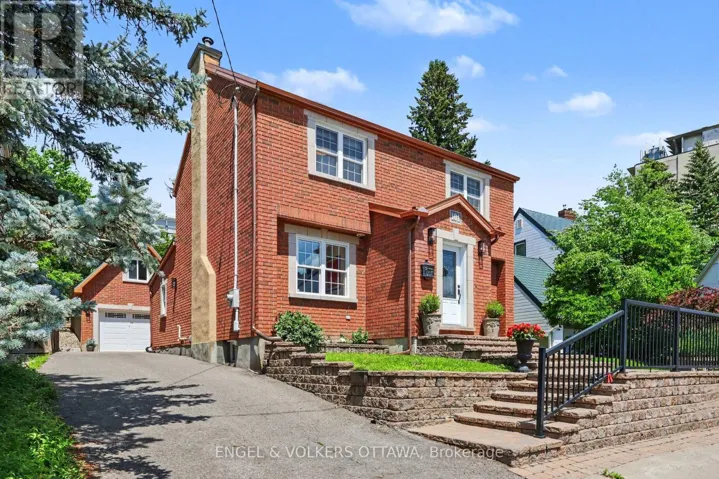 101 IVY CRESCENT, Ottawa, Ontario K1M1Y1