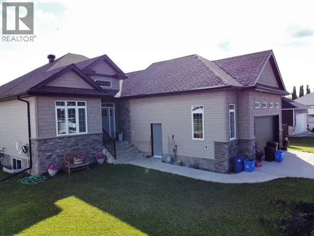 805 7 Avenue, Fox Creek, Alberta t0h1p0