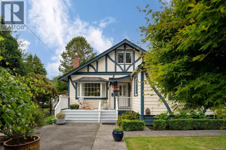 1036 Deal St, Oak Bay, British Columbia V8S5G5