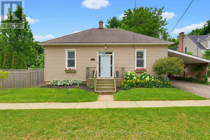 57 MAIN STREET N, Hamilton (Waterdown), Ontario L0R2H0