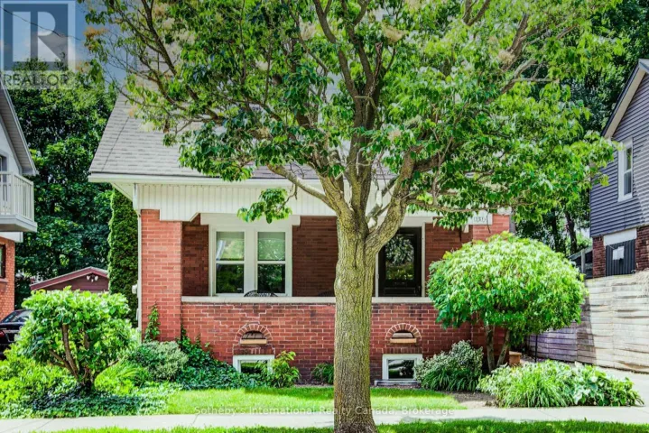 151 ESSON STREET, Waterloo, Ontario N2L1Z9