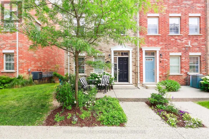 11 JOHN RUSSELL LANE, Kitchener, Ontario N2H0B4