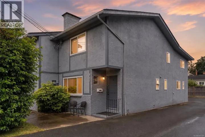 941 Inskip St, Esquimalt, British Columbia V9A4J6