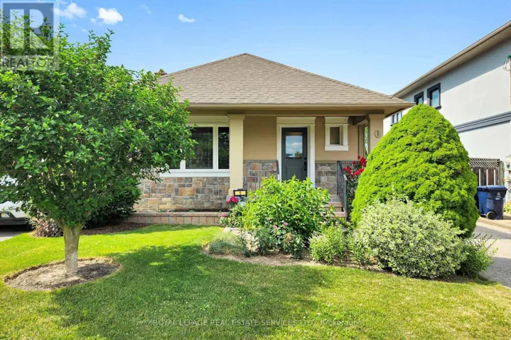6 PARKCHESTER ROAD, Toronto (Brookhaven-Amesbury), Ontario M6M2R9
