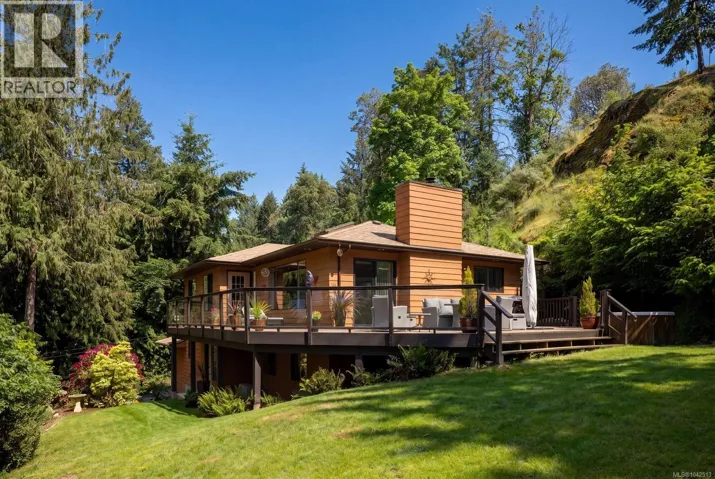 7084 Willis Point Rd, Central Saanich, British Columbia V9E2A1
