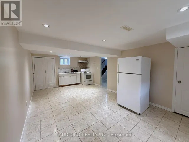 BSMT - 220 ELLINGTON DRIVE, Toronto (Wexford-Maryvale), Ontario M1R3Y4