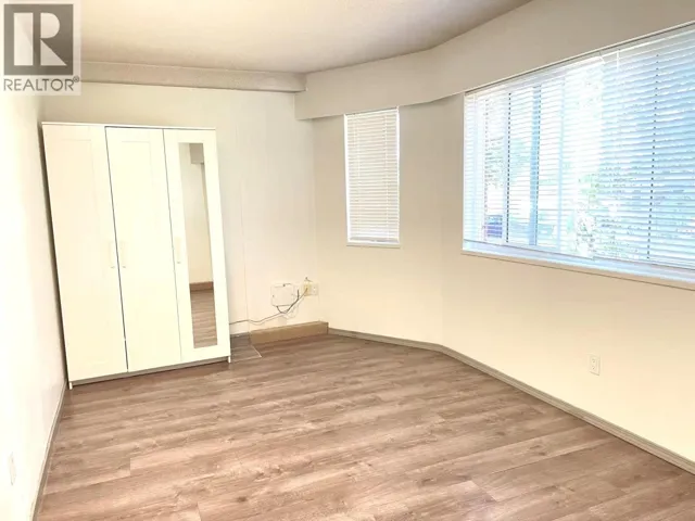 33 W WOODSTOCK AVENUE, Vancouver, British Columbia V5Y2R6