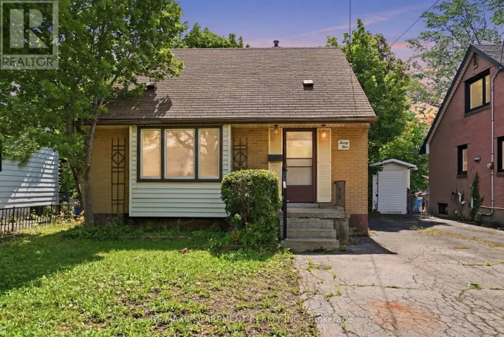 34 EATON PLACE, Hamilton (McQuesten), Ontario L8H1N7