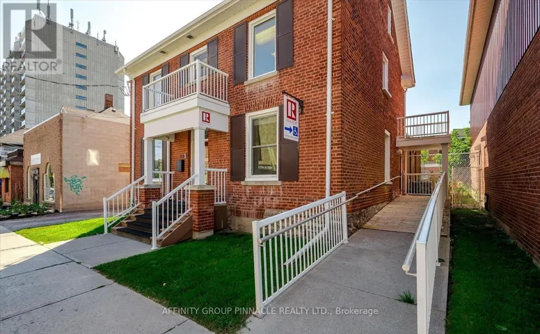 UPPER - 273 CHARLOTTE STREET, Peterborough (Town Ward 3), Ontario K9J2V3
