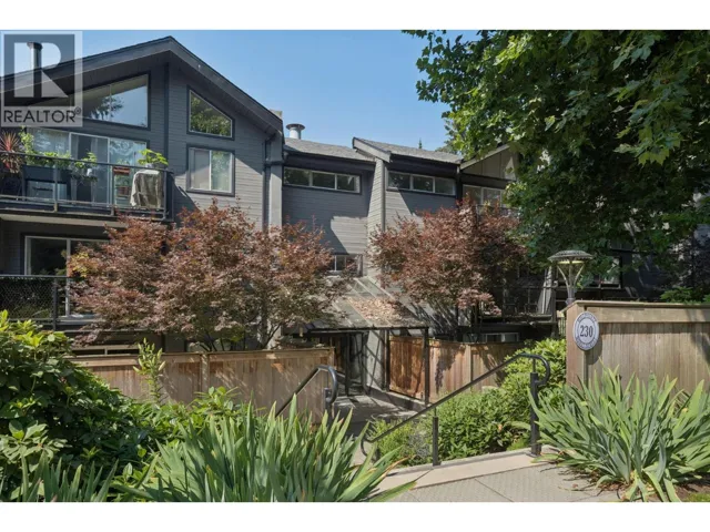 303 230 MOWAT STREET, New Westminster, British Columbia V3M4B2